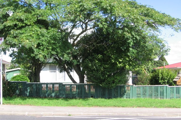 Photo of property in 18 Strid Road, Te Atatu South, Auckland, 0610