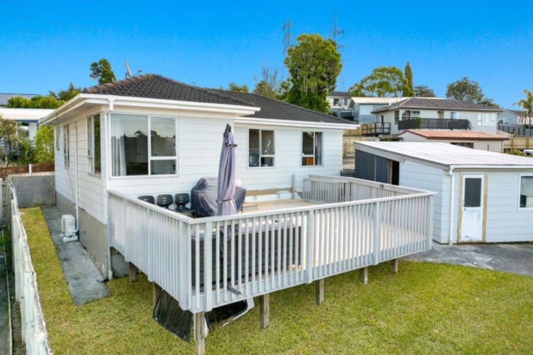 Photo of property in 14 Doone Place, Massey, Auckland, 0614
