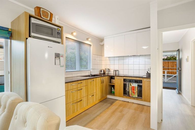 Photo of property in 1/9 Norman Road, Titirangi, Auckland, 0604