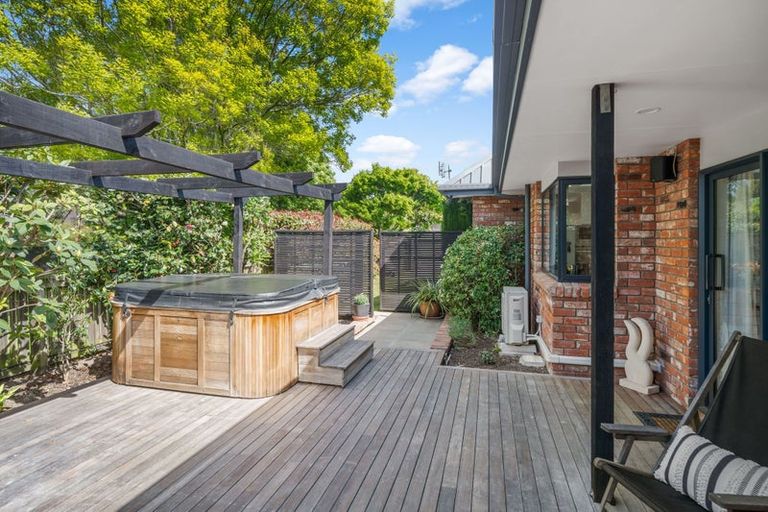 Photo of property in 9 Inglewood Place, Avonhead, Christchurch, 8042