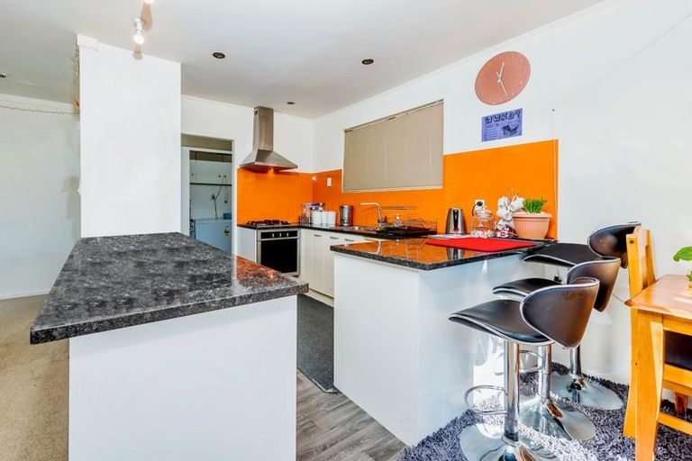 Photo of property in 2 Doone Place, Massey, Auckland, 0614