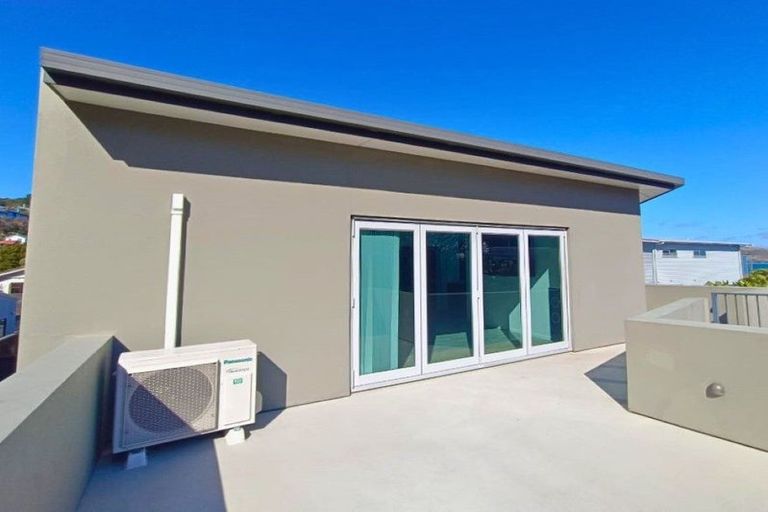 Photo of property in 1 Airlie Road, Plimmerton, Porirua, 5026