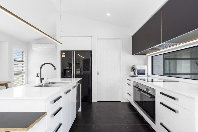 Photo of property in 38 Puhirake Crescent, Pyes Pa, Tauranga, 3112