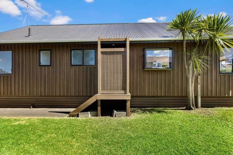 Photo of property in 45 Darren Crescent, Half Moon Bay, Auckland, 2012