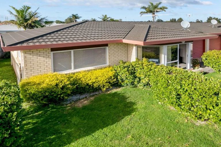 Photo of property in 98d Lakeside Drive, Orewa, 0931