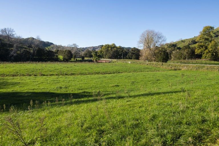Photo of property in 911 Kanakanaia Road, Whatatutu, Te Karaka, 4091
