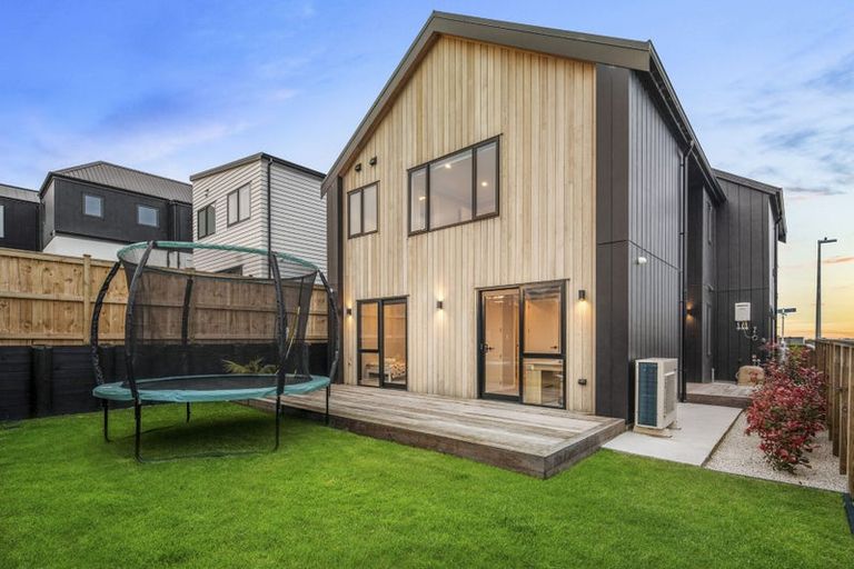 Photo of property in 49 Kumukumu Road, Long Bay, Auckland, 0630