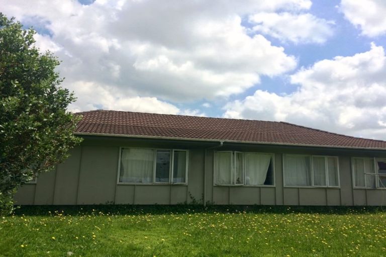 Photo of property in 1 Hill Crescent, Papakura, 2110