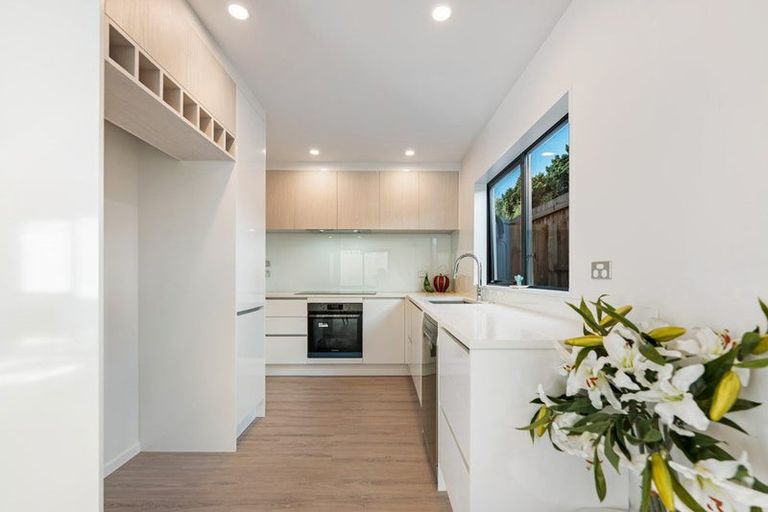 Photo of property in 15b Renata Crescent, Te Atatu Peninsula, Auckland, 0610