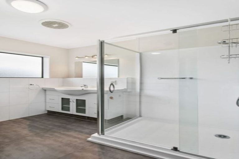 Photo of property in 6 Youngs Road, Papakura, 2110