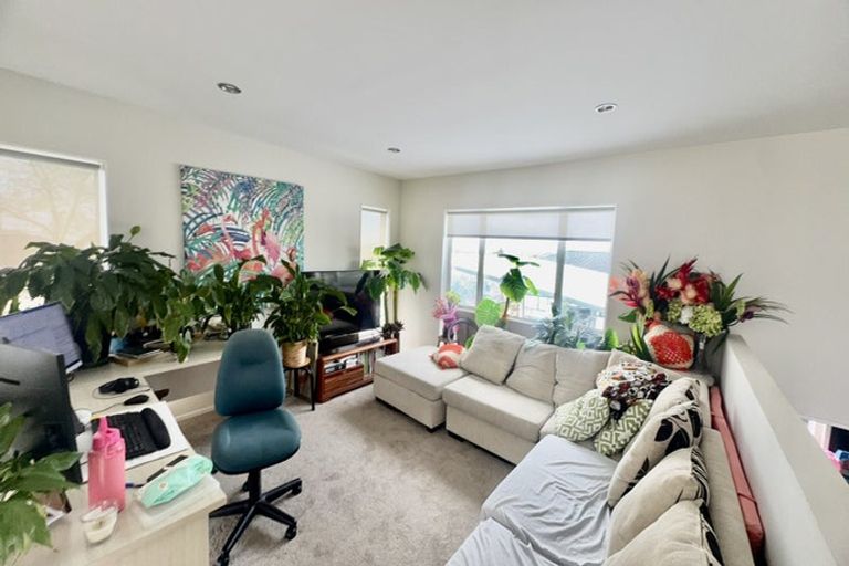 Photo of property in 240 Sturges Road, Henderson, Auckland, 0612