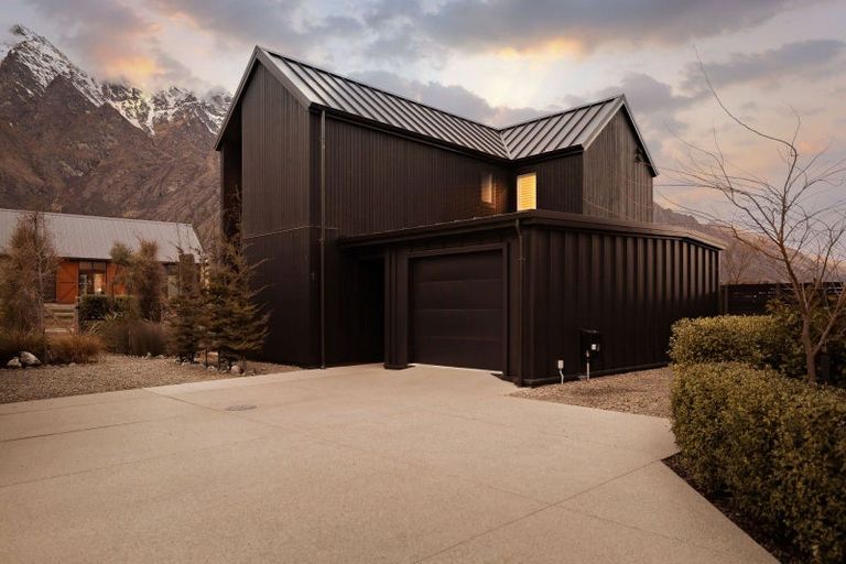 Photo of property in 11 Mulholland Drive, Jacks Point, 9371