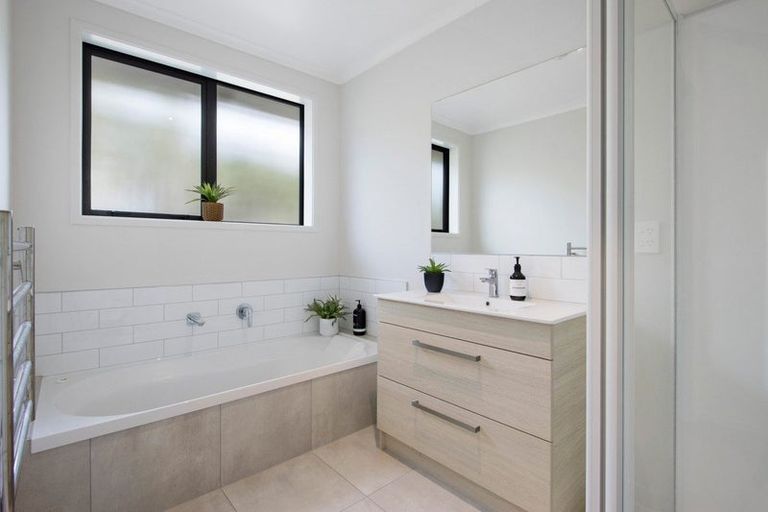 Photo of property in 5 Cascade Way, Omokoroa, 3114