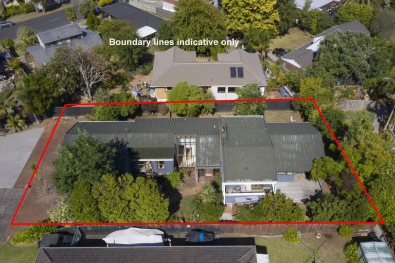 Photo of property in 16 Broman Place, Half Moon Bay, Auckland, 2012