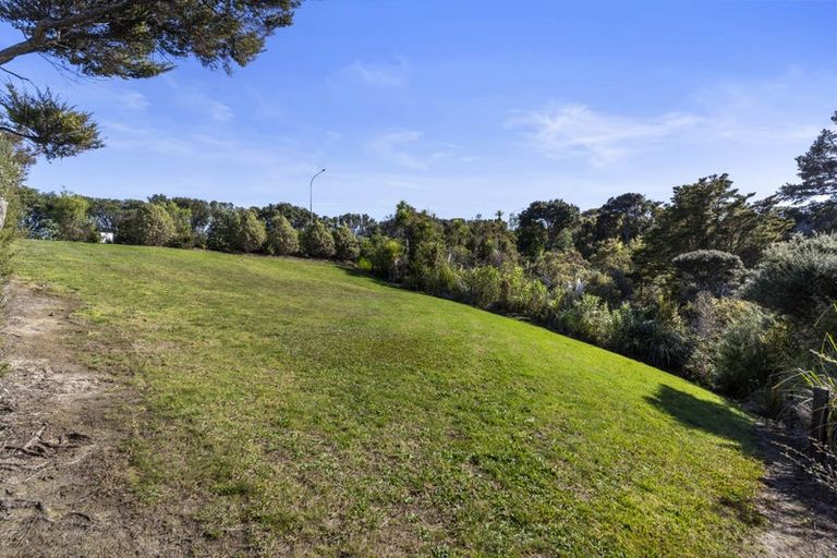 Photo of property in 1119b Whangaparaoa Road, Tindalls Beach, Whangaparaoa, 0930