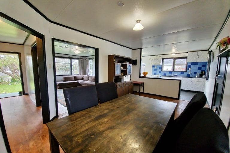 Photo of property in 11 Terrace Street, Marton, 4710