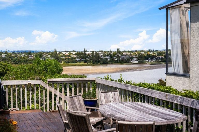 Photo of property in 19 Constable Lane, West Harbour, Auckland, 0618