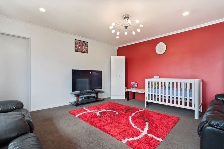 Photo of property in 18 Peninsula Road, Mangere, Auckland, 2022