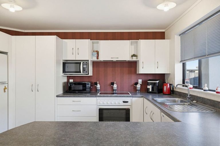 Photo of property in 47 Meridian Grove, Kelvin Grove, Palmerston North, 4414