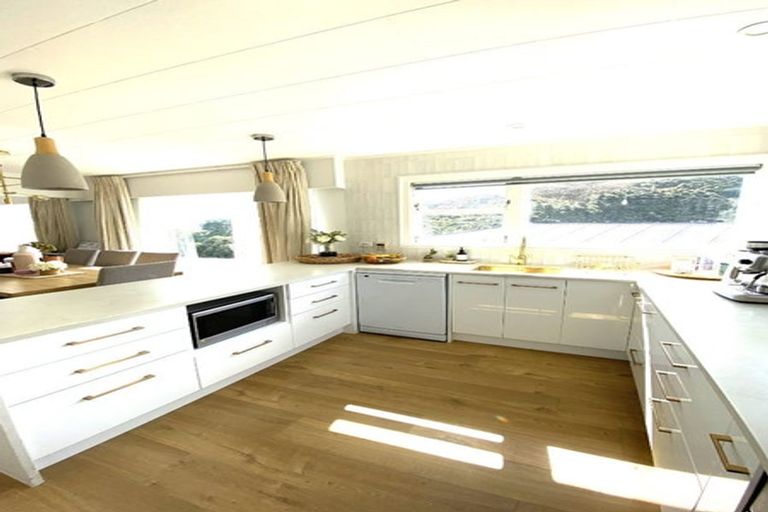 Photo of property in 10 Woodman Drive, Tawa, Wellington, 5028