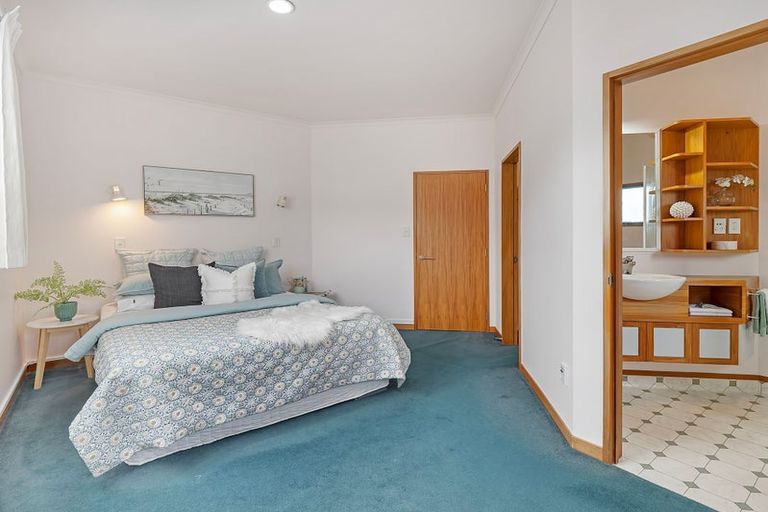 Photo of property in 3 Balcairn Place, Terrace End, Palmerston North, 4410