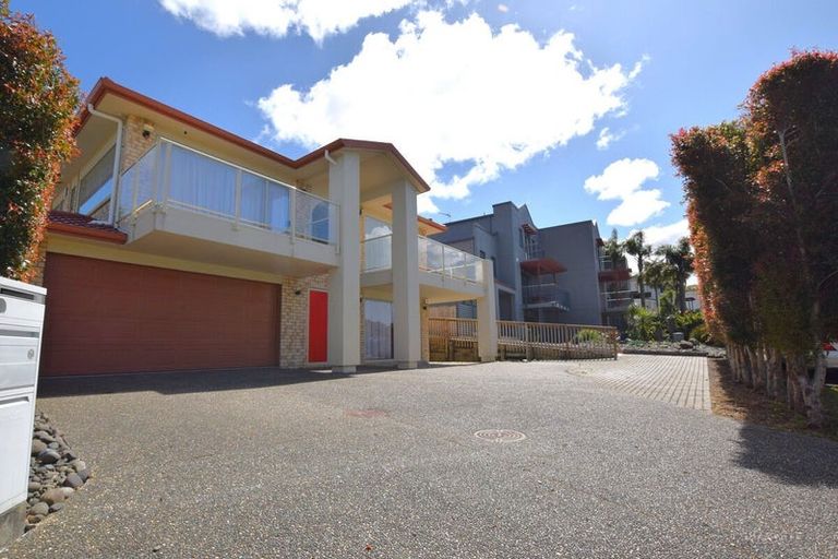 Photo of property in 14 Provence Esplanade, Te Atatu Peninsula, Auckland, 0610