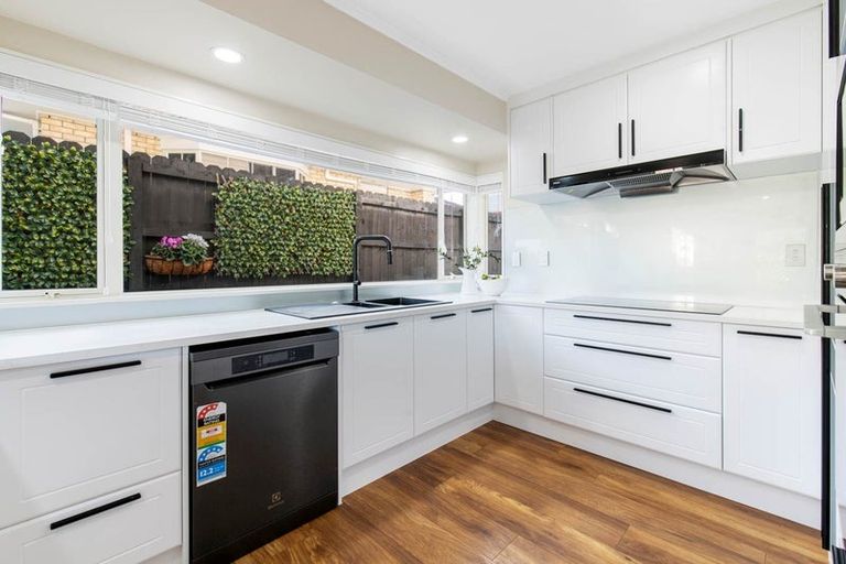 Photo of property in 13 Oakridge Way, Northpark, Auckland, 2013