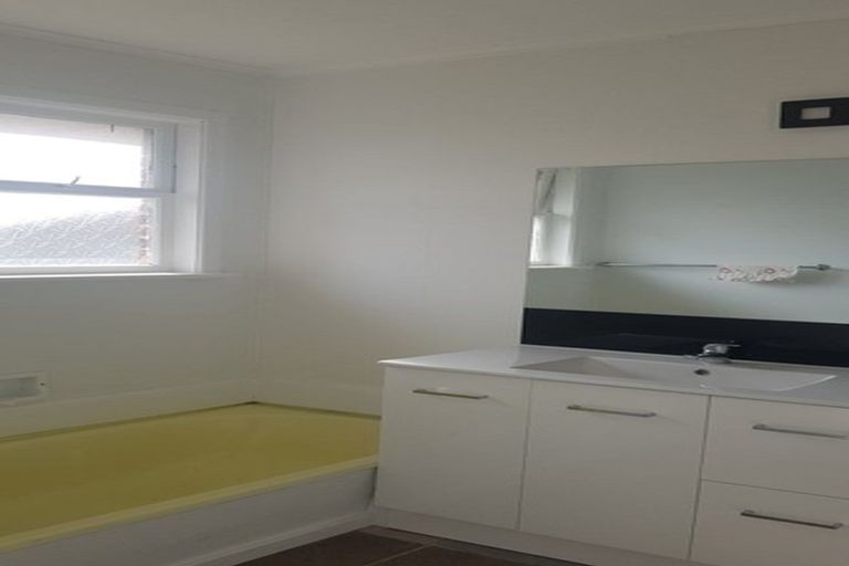 Photo of property in 1/285 Pakuranga Road, Pakuranga Heights, Auckland, 2010