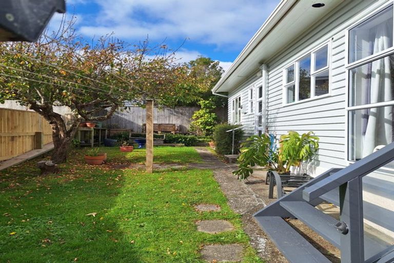 Photo of property in 11 Lucknow Terrace, Khandallah, Wellington, 6035