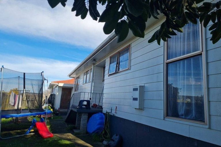 Photo of property in 2/14 Catkin Crescent, Papatoetoe, Auckland, 2025