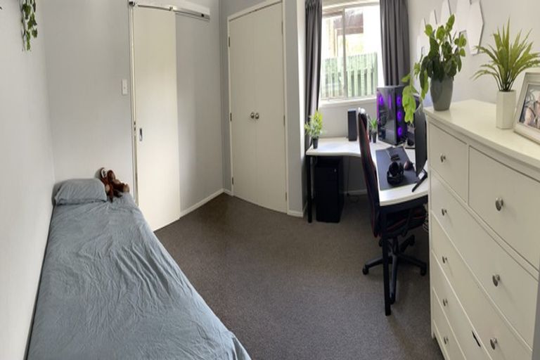 Photo of property in 4 Towra Place, Botany Downs, Auckland, 2010