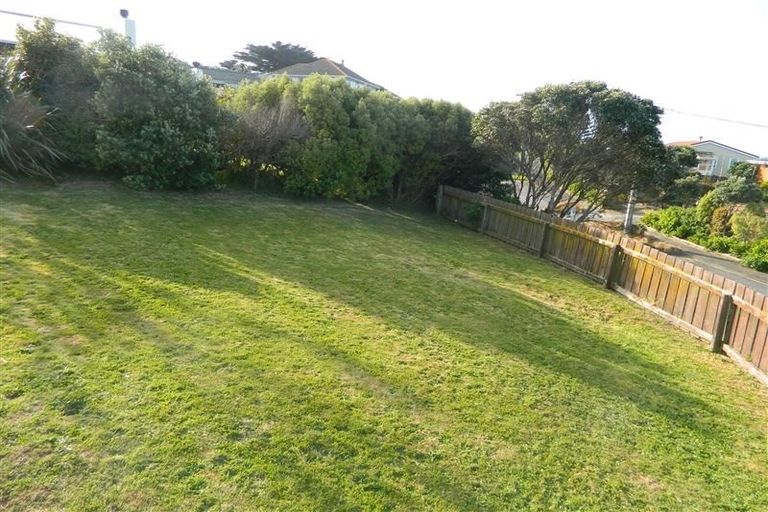 Photo of property in 2 Rakihau Place, Titahi Bay, Porirua, 5022