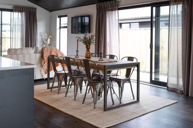 Photo of property in 32 Finstock Way, Rolleston, 7614