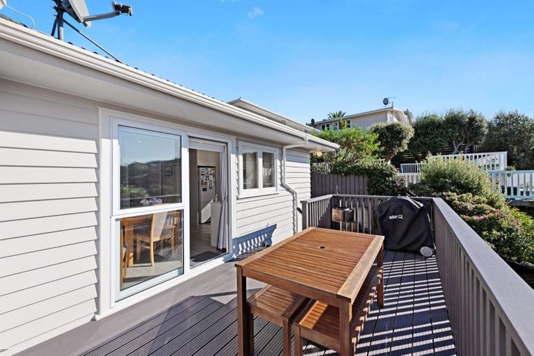 Photo of property in 17 Southern Cross Crescent, Island Bay, Wellington, 6023