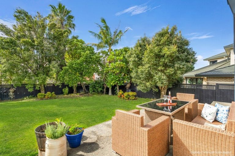 Photo of property in 3 San Ambrosio Rise, Henderson, Auckland, 0612