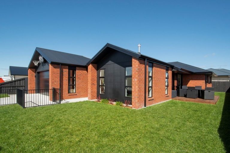 Photo of property in 28 Piata Street, Papamoa Beach, Papamoa, 3118