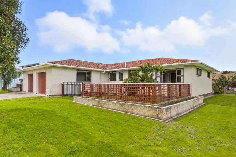 Photo of property in 11 The Avenue, Paraparaumu Beach, Paraparaumu, 5032