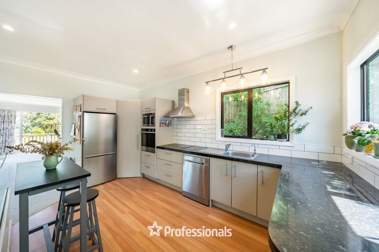 Photo of property in 24 Miromiro Road, Normandale, Lower Hutt, 5010