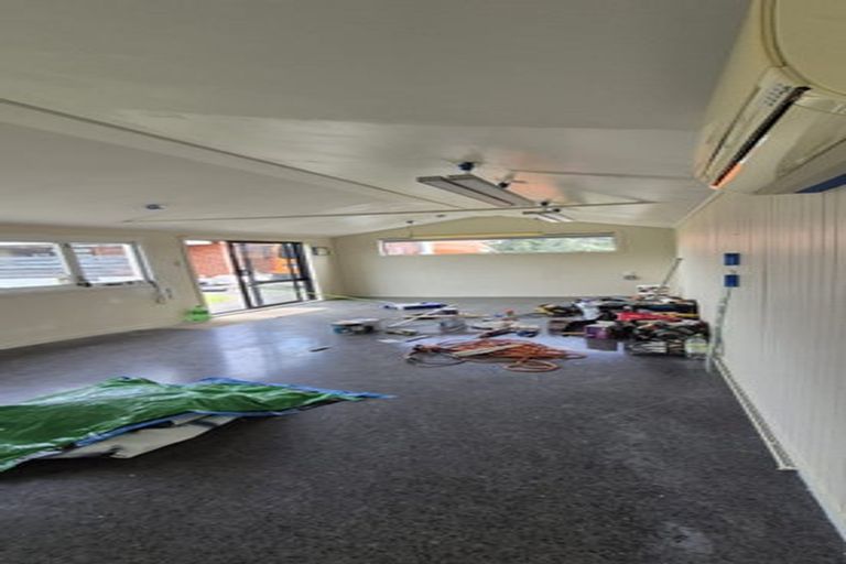 Photo of property in 3 Owens Road, Waiuku, 2123