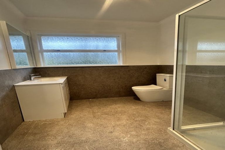Photo of property in 316 Memorial Avenue, Burnside, Christchurch, 8053
