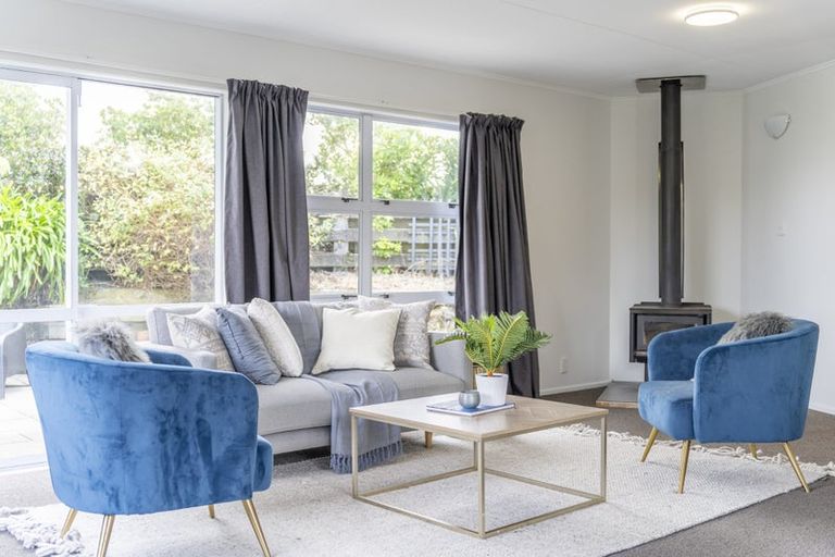 Photo of property in 9 Omega Street, Newlands, Wellington, 6037