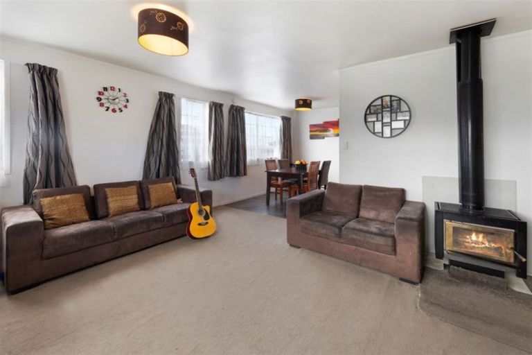 Photo of property in 12 Funnell Place, Manurewa, Auckland, 2102