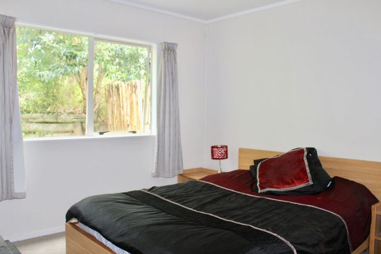 Photo of property in 2/39 Lancaster Road, Beach Haven, Auckland, 0626