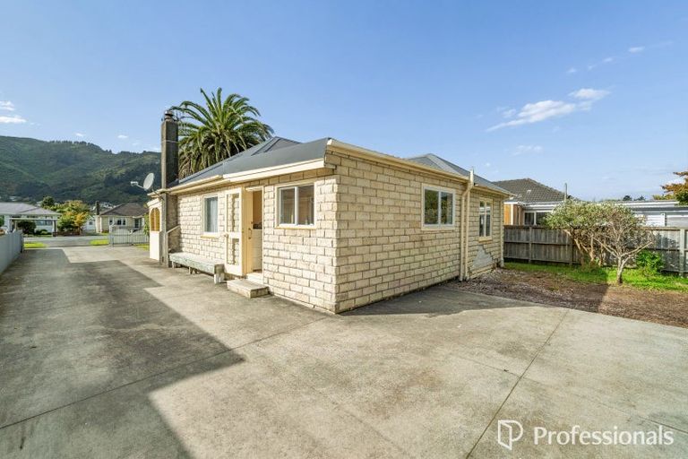 Photo of property in 33 Wellington Road, Wainuiomata, Lower Hutt, 5014