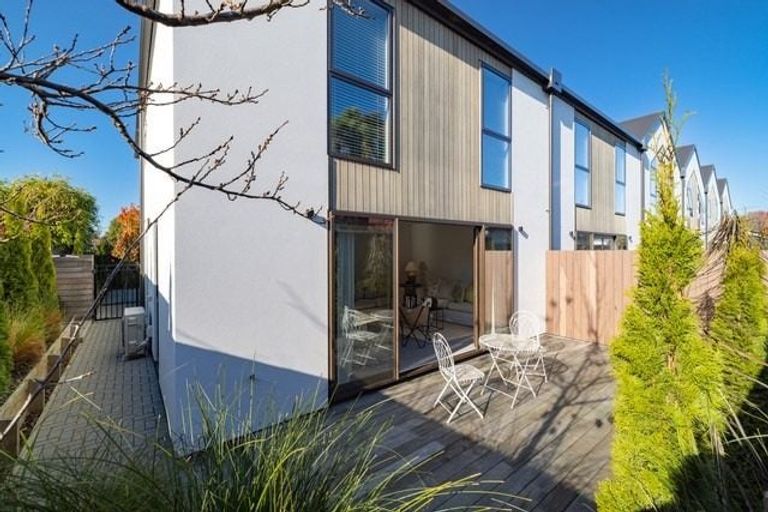 Photo of property in 7/9 Edgeware Road, St Albans, Christchurch, 8014