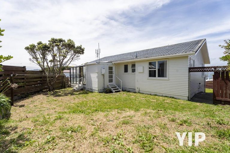 Photo of property in 10 Edgecombe Street, Newlands, Wellington, 6037