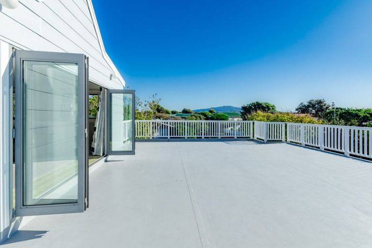 Photo of property in 11 Hicks Crescent, Waikanae Beach, Waikanae, 5036
