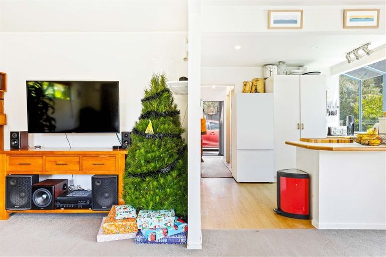 Photo of property in 111 Taikata Road, Te Atatu Peninsula, Auckland, 0610