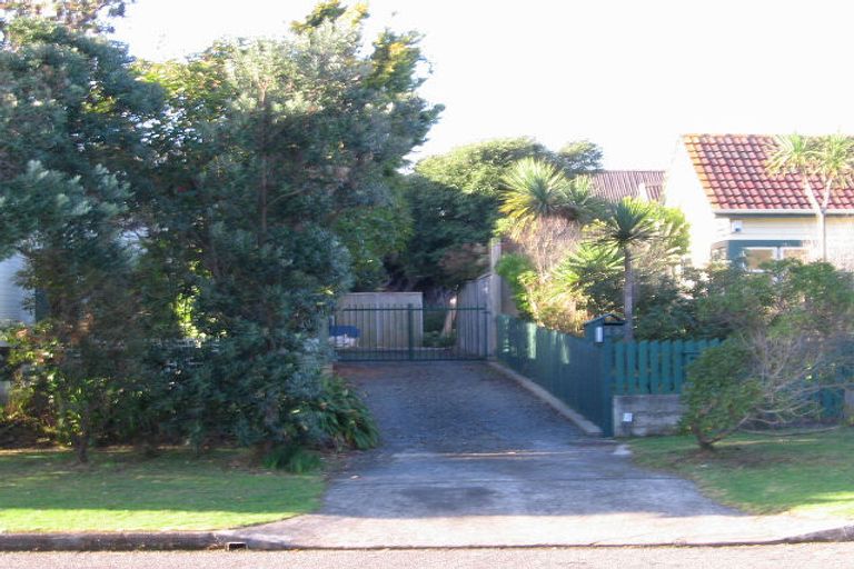 Photo of property in 19 Rauparaha Street, Waikanae Beach, Waikanae, 5036