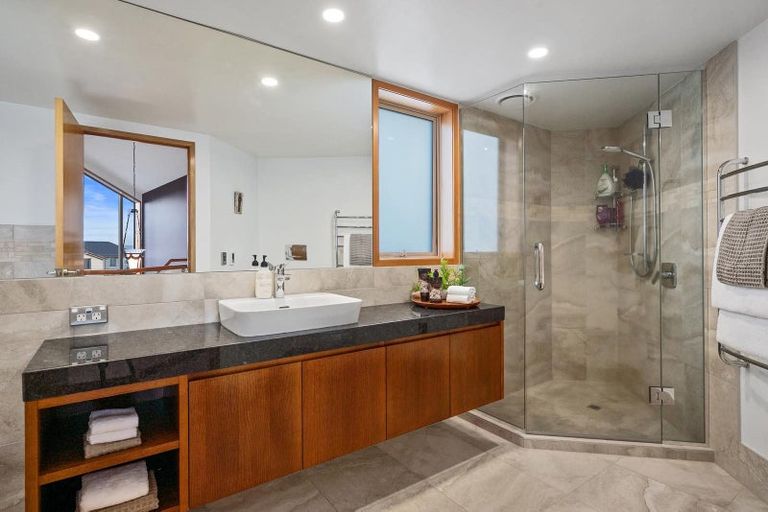 Photo of property in 2/114 Aberdeen Road, Campbells Bay, Auckland, 0620